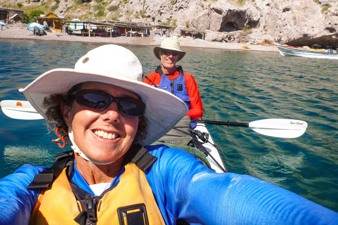 /uploaded-files/baja/baja-kayaking-tours-kayaker-selfie-loreto-la-paz-T6.jpg